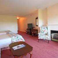 Deluxe Hotel Queen Room with Two Queen Beds with Bay View