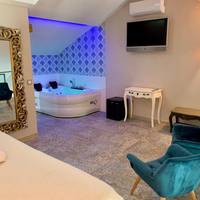 Duplex Suite with Spa Bath