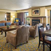  KING EXECUTIVE SUITE