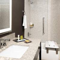 King Room with Bath Tub - Mobility Accessible
