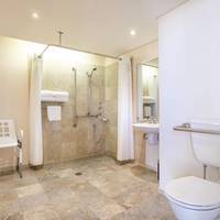 Deluxe Twin Room with Accessible Roll-In Shower