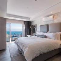 Larger Guest room, 1 King, Harbor view, Balcony