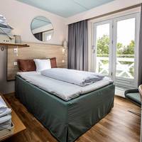 Family Room (2 Adults + 2 Children)
