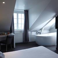 Junior Suite Open Space with Canal View