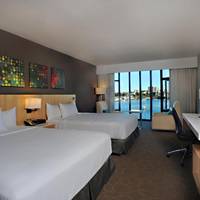 Deluxe Queen Room with Water View