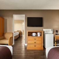 Economy Queen Room with Three Queen Beds - Non-Smoking