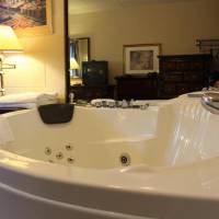 Honeymoon Suite with Spa Bath and Fireplace