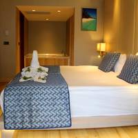 Deluxe Suite with Spa Bath
