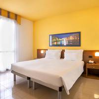 Triple Room with King Room and Single Bed 