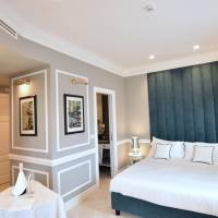 Deluxe Double Room with Side Sea View