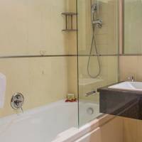 Deluxe King bedded room, Guest room, 1 King