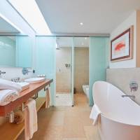 Suite with Mountain View