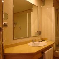 Twin Room (2 Adults + 1 Child)