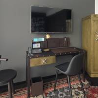 Deluxe King Room