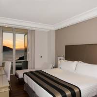 Deluxe Room with Sea View and Promenade View (2 Adults + 1 Child)