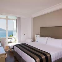 Deluxe Room with Sea View (2 Adults + 1 Child)