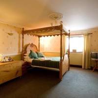 4-Poster Room
