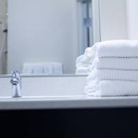 Twin Room with Mobility Accessible Tub