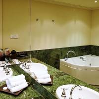 King Suite with Spa Bath