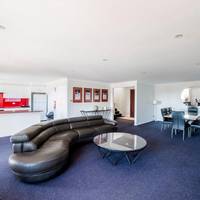 Feature Suite - Non-Smoking