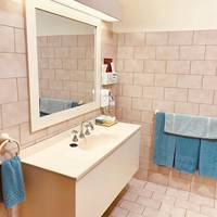 Queen Room - Aboveground
