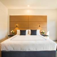 One King Bed - Premium Top Floor