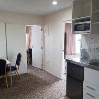 2-Bedroom 2-Bathroom Apartment with 1 Double and 2 Single Beds