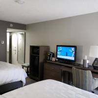 Twin Room with Hearing Mobility Accessible Tub - Non-Smoking