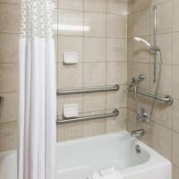 King Room with Bath Tub - Disability Access and Hearing Accessible/Non-Smoking