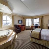 Queen Suite with Jetted Tub