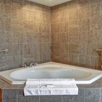 Deluxe King Room with Whirlpool
