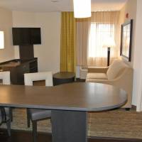 One-Bedroom Queen Suite - Non-Smoking