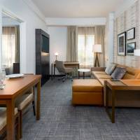 One-Bedroom Queen Suite