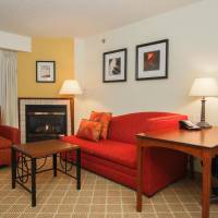 King Studio with Sofa Bed and Fireplace