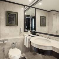 Grand Deluxe Queen Room