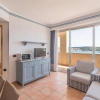Superior Apartment with Balcony and Sea View (6 Adults)