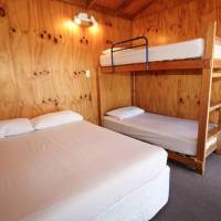 Standard Cabin with Shared Bathroom (4 People)