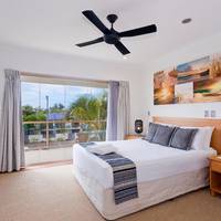 Superior One-Bedroom Apartment with Partial River View