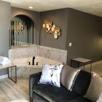 Deluxe King Suite with Spa Bath - Non-Smoking
