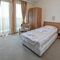 Single Room with Mountain View