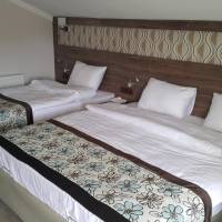Deluxe Studio ( 3 Adults + 1)