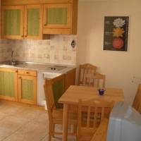 One-Bedroom Apartment (5 Adults)