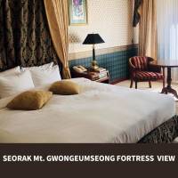 Classic King Room with Mountain View