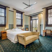 King Room with Spa Bath