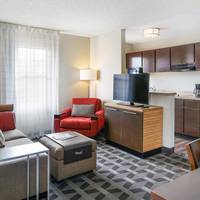 One-Bedroom Queen Suite