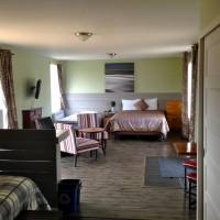 Family Room with Queen Bed