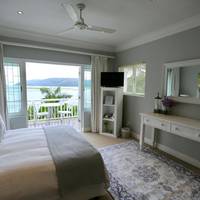 Deluxe Honeymoon Suite