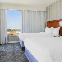 One-Bedroom Queen Suite