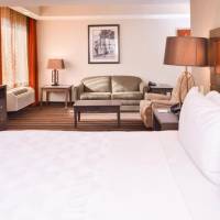 King Suite with Bath Tub - Disability Accessible