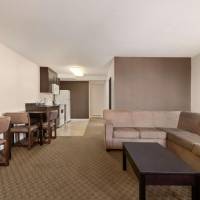 Two Bedroom Queen Suite with Full Kitchen
